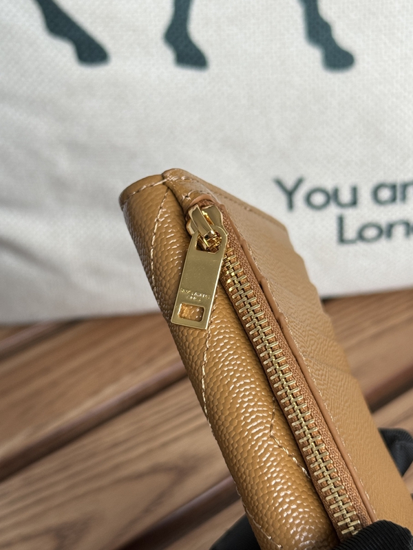 イヴサンローラン財布細部ディテール